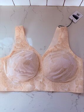 Seamless Floral Wireless Bra in Light Peach - Comfort Support